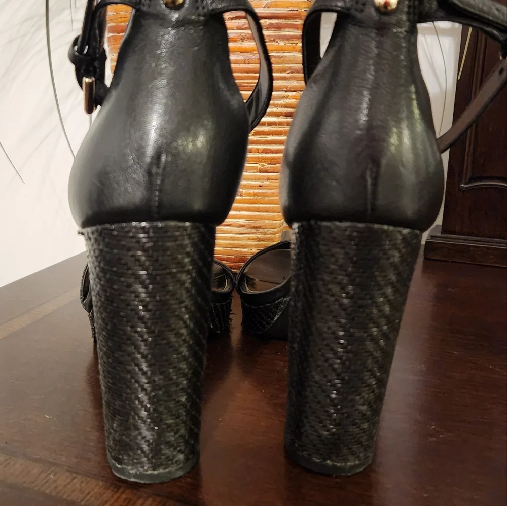 Heels - Picture 3 of 9